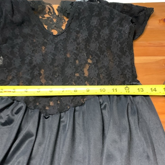 Unbranded long nightgown with lace top and solid bottom - Picture 6 of 8